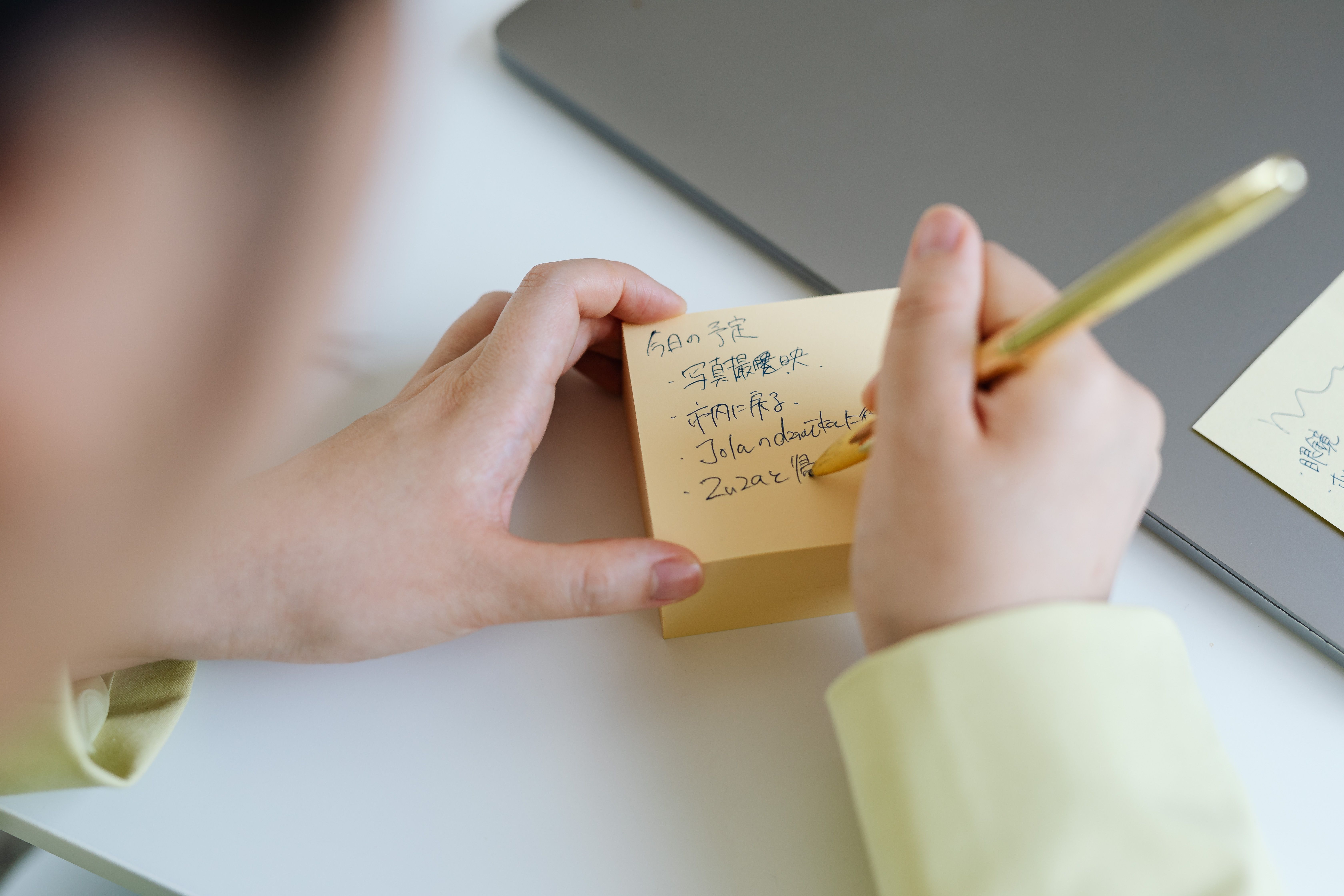 How to use AI to create internal notes from support tickets